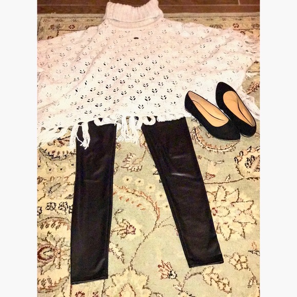 Pants - Faux leather leggings